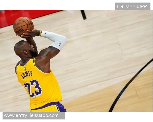 恩比德半场表现平平12投4中仅得13分9篮板2盖帽球队进攻效率堪忧