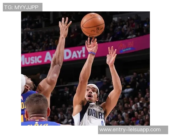 浓眉今日参加球队投篮训练并进行个人训练展现积极备战状态