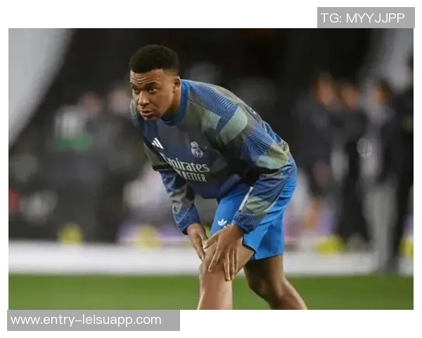 姆巴佩将缺席首发对阵巴萨以替补身份待命引发关注